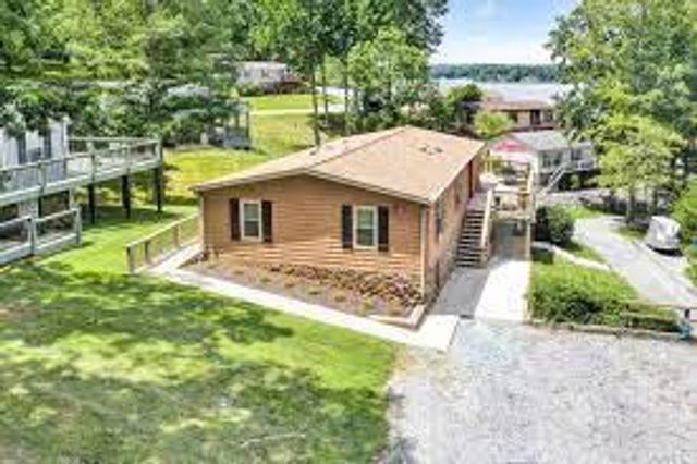 102 Hiram WAY, Huddleston, VA 24104