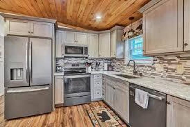 102 Hiram WAY, Huddleston, VA 24104