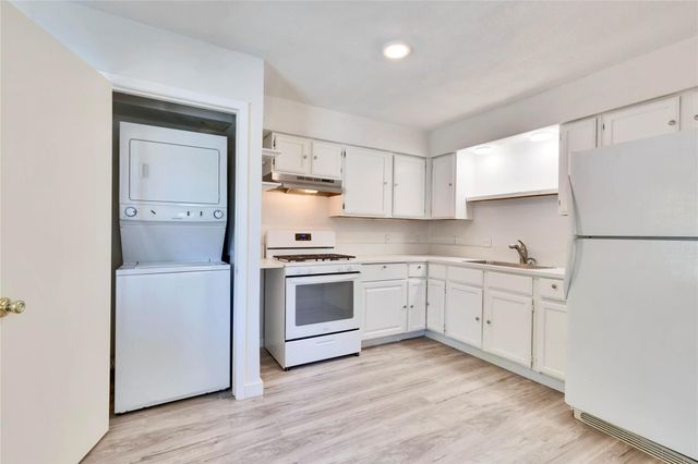 3462 Willowrun DR B, Austin, TX 78704