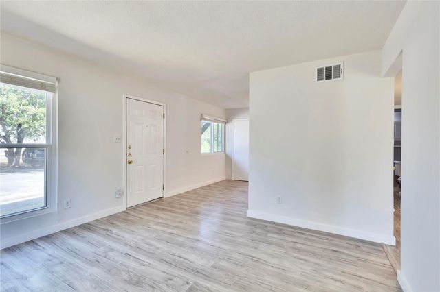 3462 Willowrun DR B, Austin, TX 78704