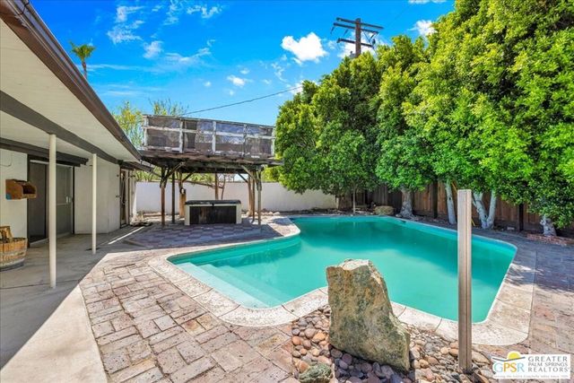 401 E Glen S Circle, Palm Springs, CA 92262