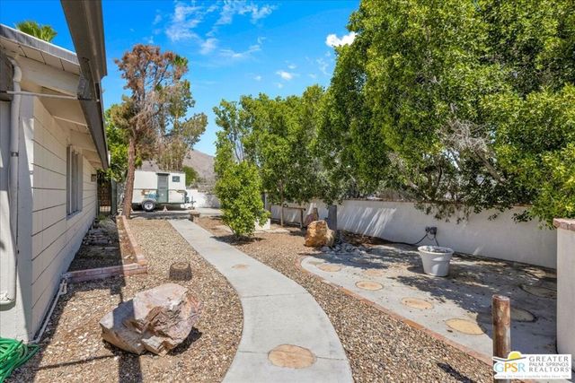 401 E Glen S Circle, Palm Springs, CA 92262