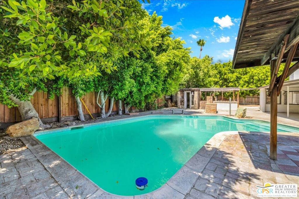 401 E Glen S Circle, Palm Springs, CA 92262