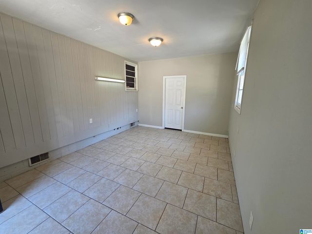 1513 29TH AVENUE N, Hueytown, AL 35023