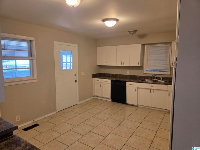 1513 29TH AVENUE N, Hueytown, AL 35023