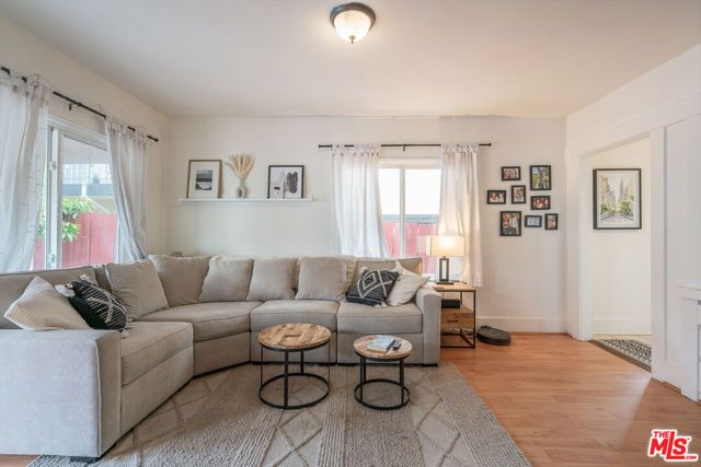 4354 Prospect Avenue, Los Angeles, CA 90027