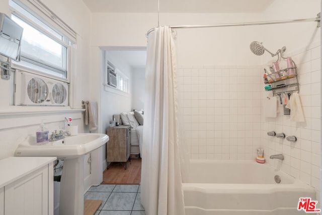 4354 Prospect Avenue, Los Angeles, CA 90027