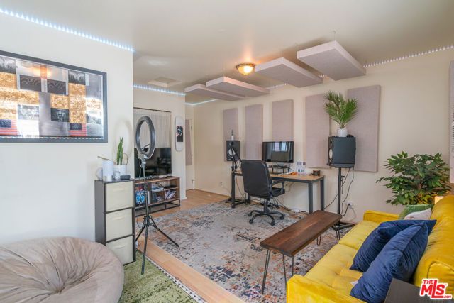 4354 Prospect Avenue, Los Angeles, CA 90027