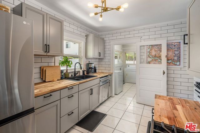 4354 Prospect Avenue, Los Angeles, CA 90027