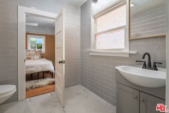 4354 Prospect Avenue, Los Angeles, CA 90027