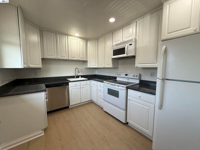 1330 Mt Pisgah Rd D, Walnut Creek, CA 94596