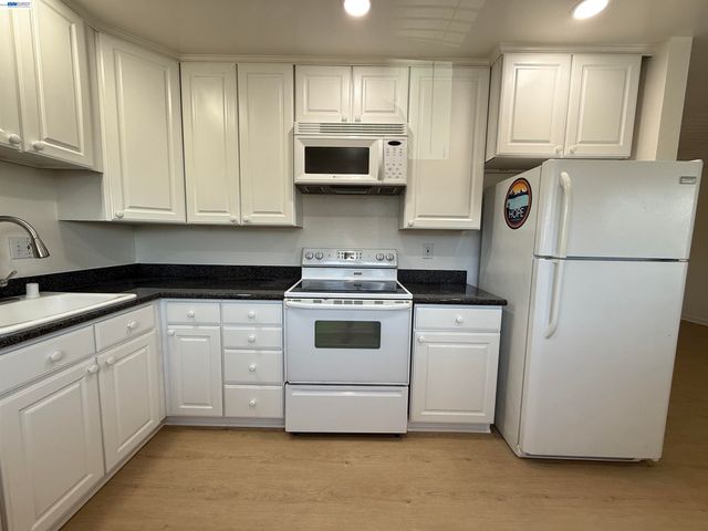 1330 Mt Pisgah Rd D, Walnut Creek, CA 94596