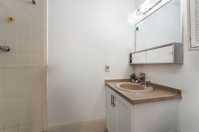 1900 W 54th St 220, Hialeah, FL 33012