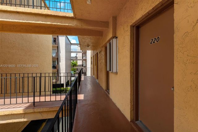 1900 W 54th St 220, Hialeah, FL 33012