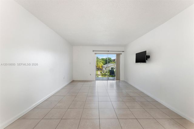 1900 W 54th St 220, Hialeah, FL 33012