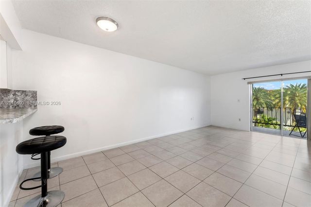 1900 W 54th St 220, Hialeah, FL 33012