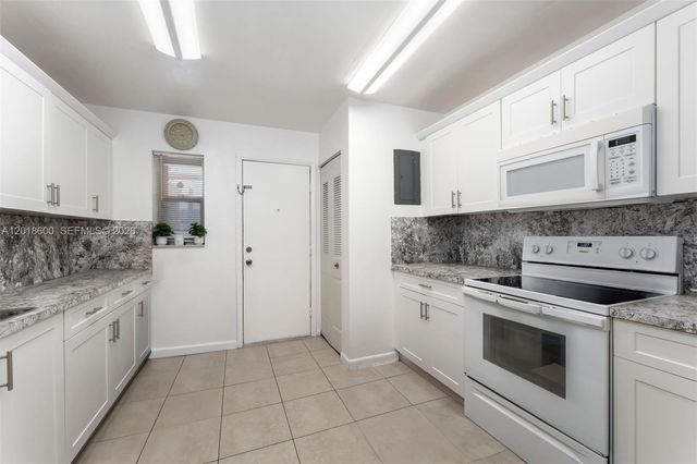 1900 W 54th St 220, Hialeah, FL 33012