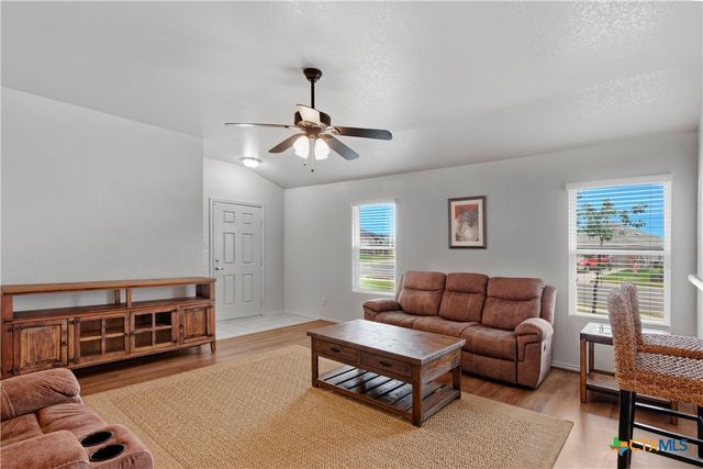 1437 Birmingham Drive, Seguin, TX 78155
