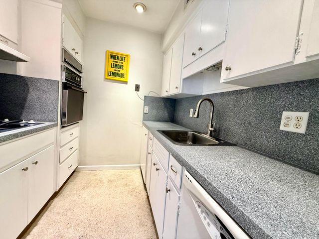128 Venetian Drive, Delray Beach, FL 33483