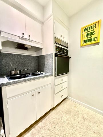 128 Venetian Drive, Delray Beach, FL 33483
