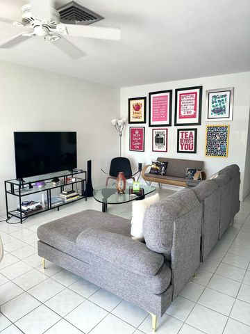 128 Venetian Drive, Delray Beach, FL 33483