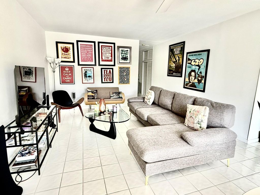128 Venetian Drive, Delray Beach, FL 33483