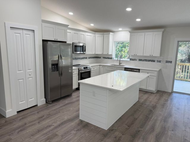 611 Queen Rd, St Augustine, FL 32086