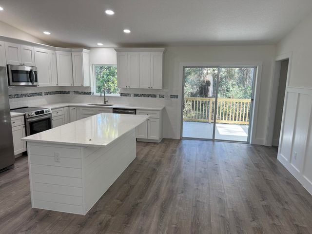 611 Queen Rd, St Augustine, FL 32086