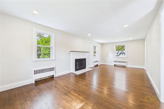 28 Eden Crest Drive, Cranston, RI 02920