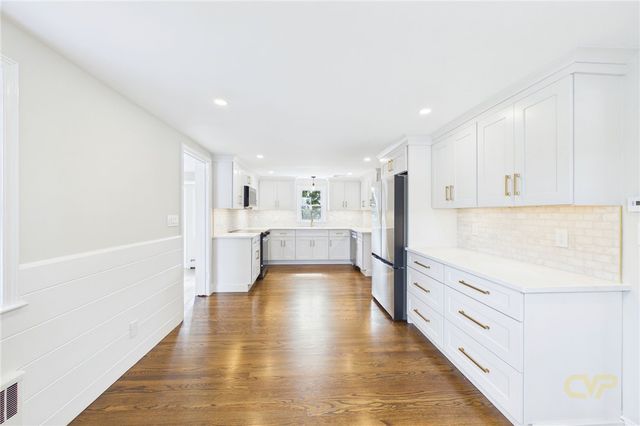 28 Eden Crest Drive, Cranston, RI 02920