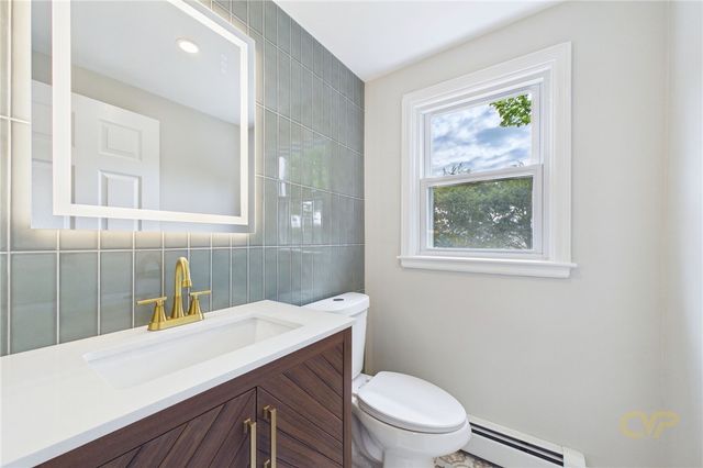 28 Eden Crest Drive, Cranston, RI 02920