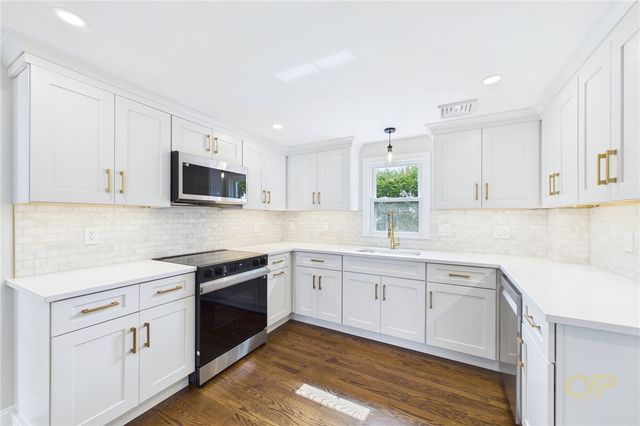 28 Eden Crest Drive, Cranston, RI 02920