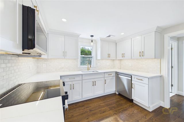 28 Eden Crest Drive, Cranston, RI 02920