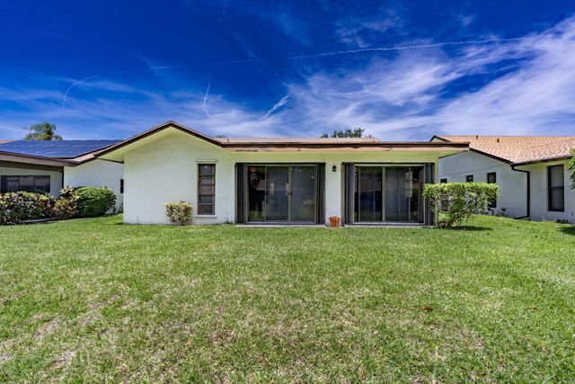 6320 Lakemont Circle, Greenacres, FL 33463
