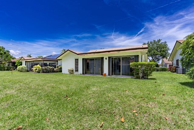 6320 Lakemont Circle, Greenacres, FL 33463