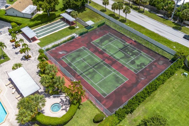 6320 Lakemont Circle, Greenacres, FL 33463