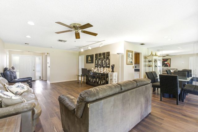 6320 Lakemont Circle, Greenacres, FL 33463
