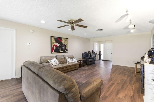 6320 Lakemont Circle, Greenacres, FL 33463