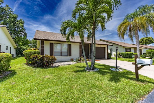 6320 Lakemont Circle, Greenacres, FL 33463