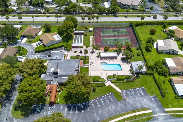 6320 Lakemont Circle, Greenacres, FL 33463