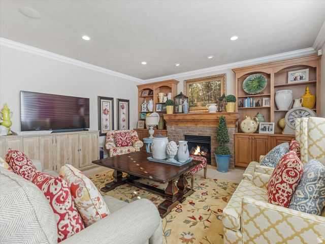 1074 E BLACK FOREST DR, Sandy, UT 84094