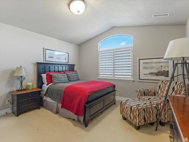 1074 E BLACK FOREST DR, Sandy, UT 84094