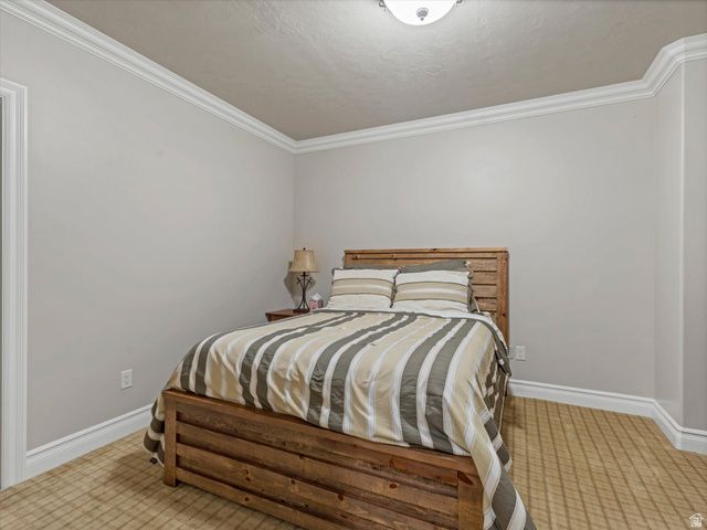 1074 E BLACK FOREST DR, Sandy, UT 84094