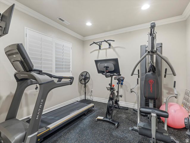 1074 E BLACK FOREST DR, Sandy, UT 84094