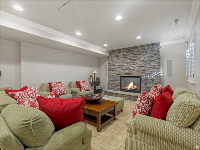 1074 E BLACK FOREST DR, Sandy, UT 84094