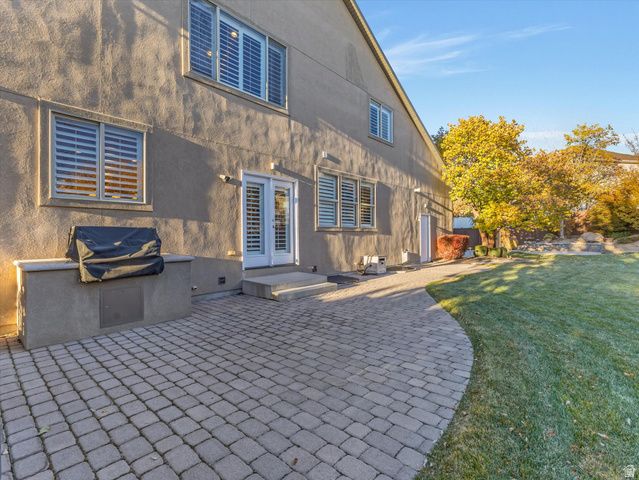 1074 E BLACK FOREST DR, Sandy, UT 84094