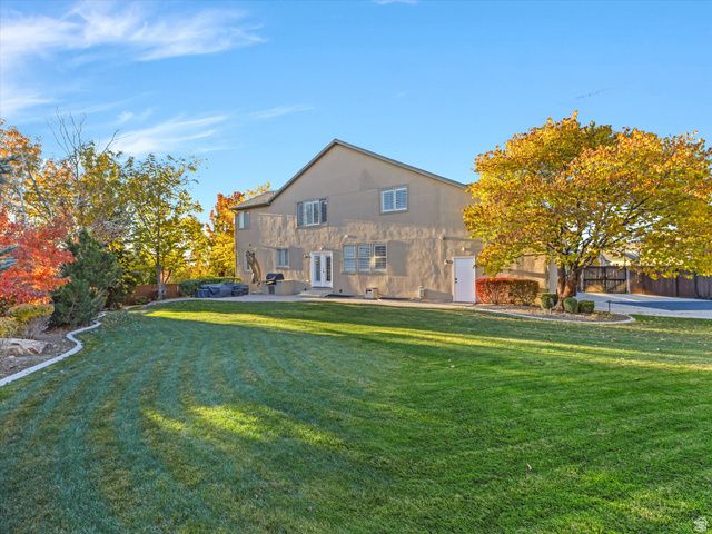 1074 E BLACK FOREST DR, Sandy, UT 84094