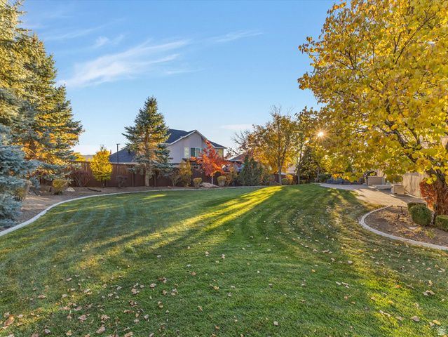 1074 E BLACK FOREST DR, Sandy, UT 84094