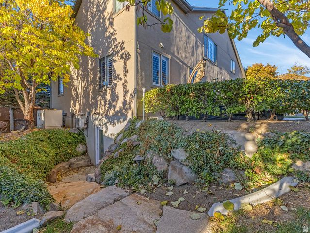 1074 E BLACK FOREST DR, Sandy, UT 84094