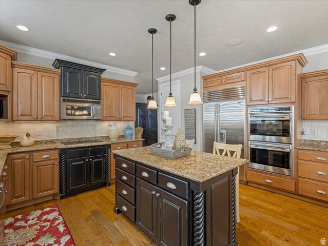 1074 E BLACK FOREST DR, Sandy, UT 84094